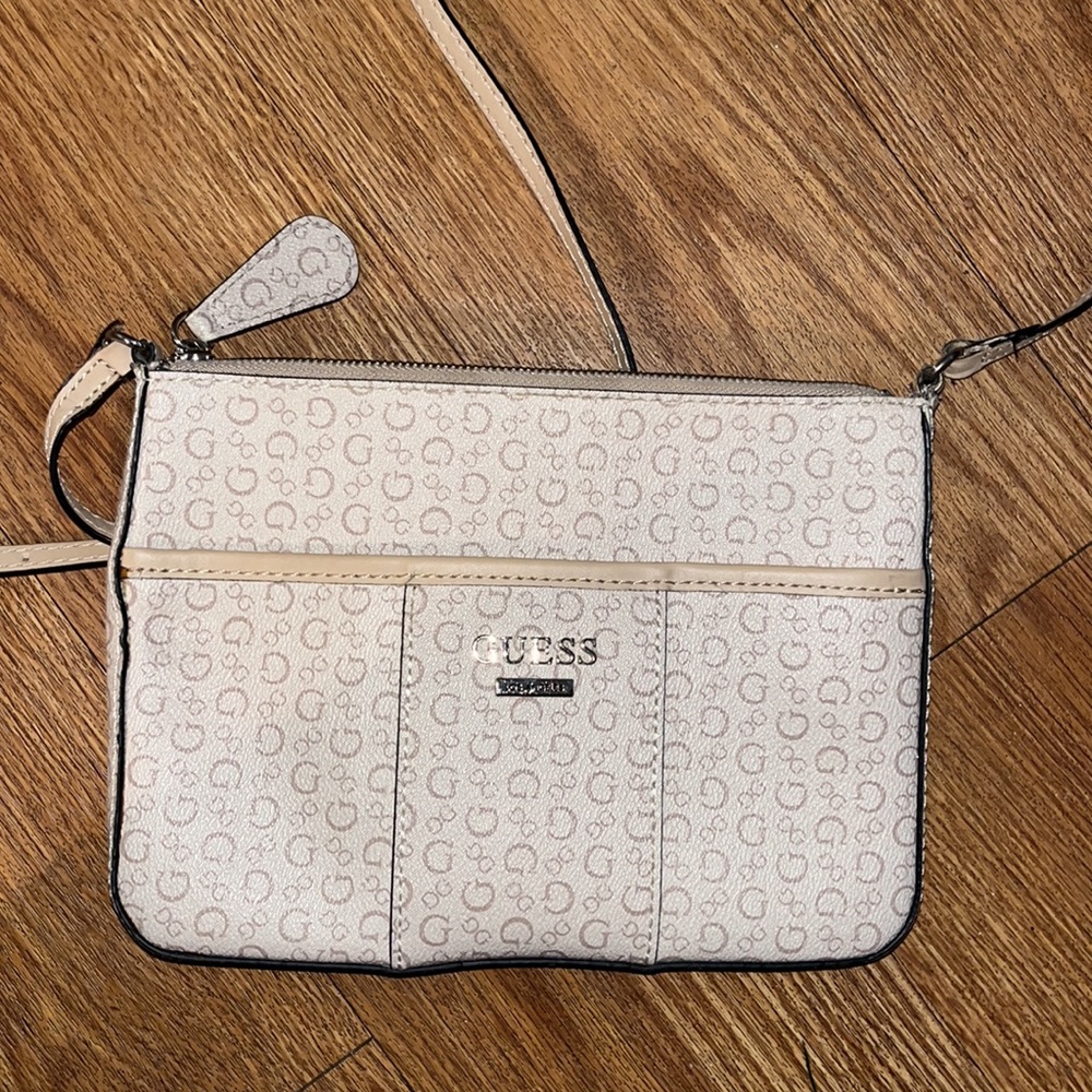 Guess - Picture 2 of 7